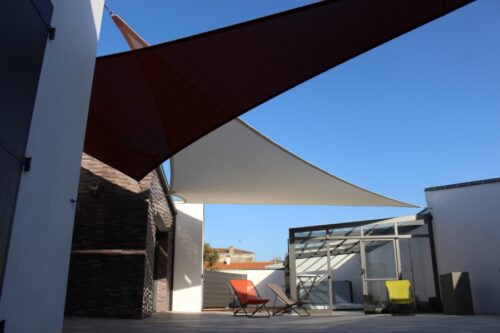 voile d'ombrage triangle beige et marron