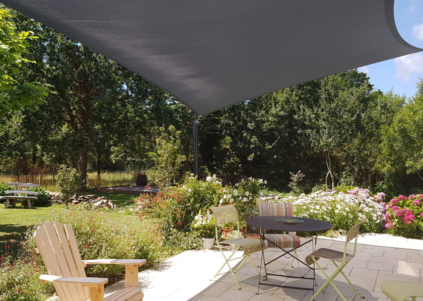 voile d'ombrage sombre pour terrasse de jardin