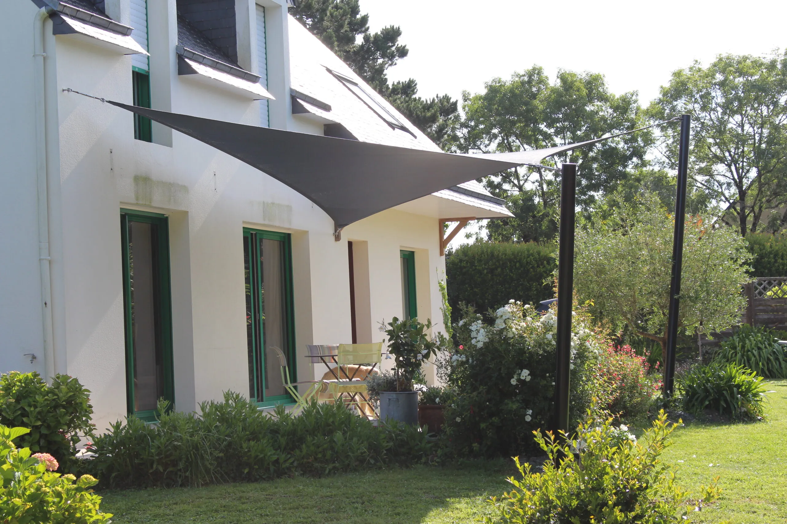 voile d'ombrage rectangulaire pour terrasse et poteaux de fixation